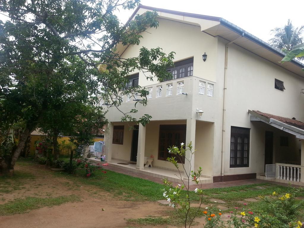 Mallika Guest House Hikkaduwa Exterior foto